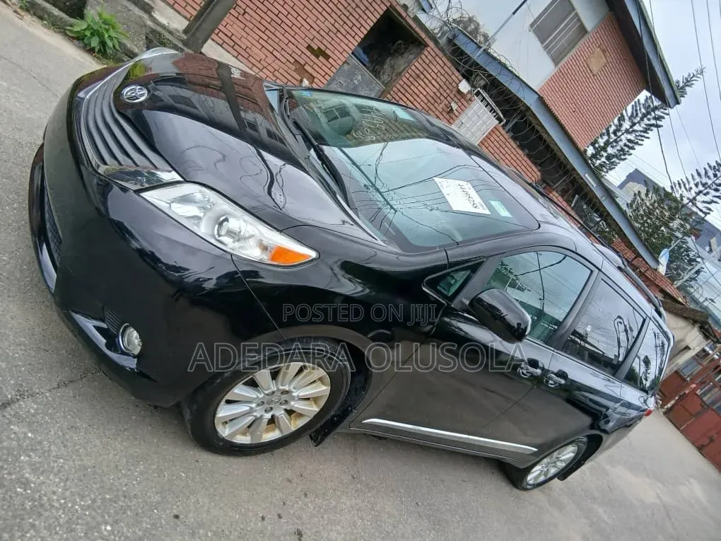 Toyota Sienna 2013 Black