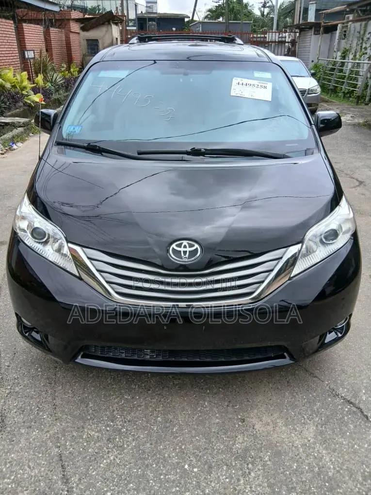 Toyota Sienna 2013 Black