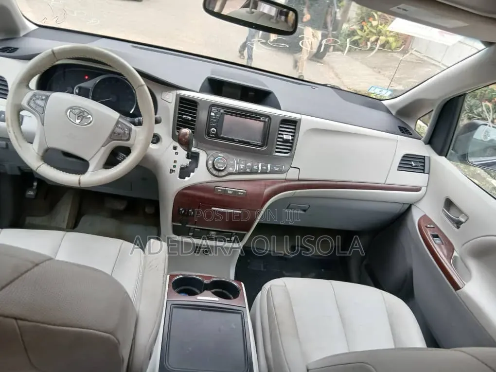 Toyota Sienna 2013 Black