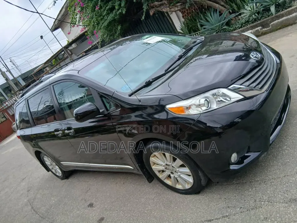 Toyota Sienna 2013 Black