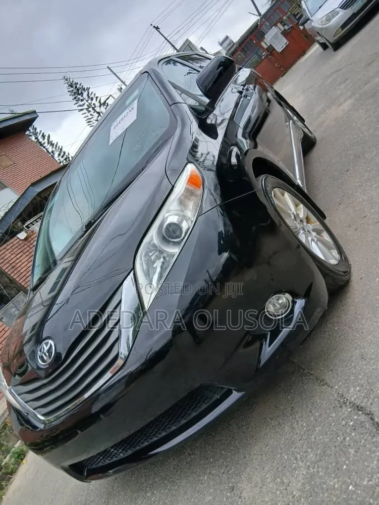 Toyota Sienna 2013 Black
