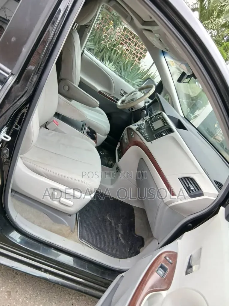 Toyota Sienna 2013 Black