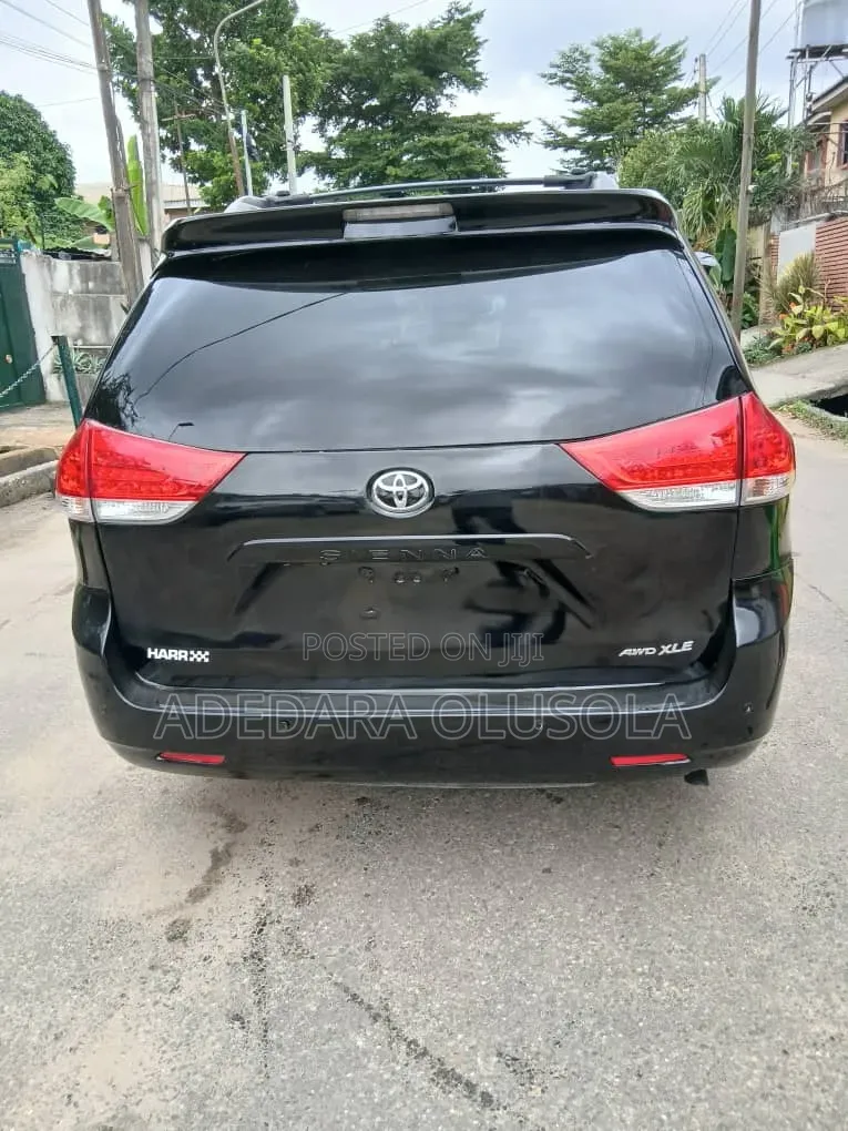 Toyota Sienna 2013 Black