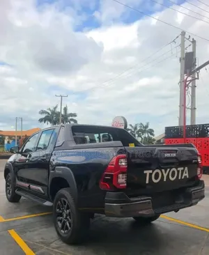 New Toyota Hilux Black Edition 2026 Black