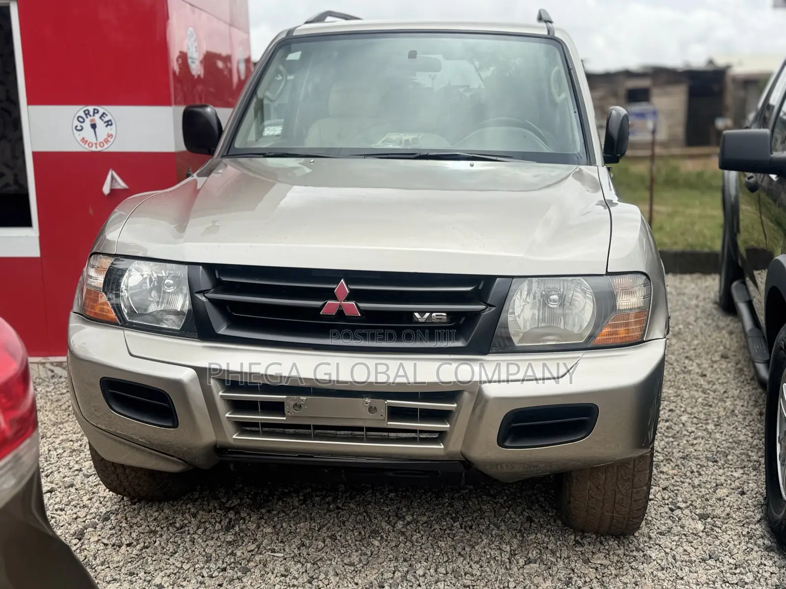 Mitsubishi Pajero 2001 Ivory