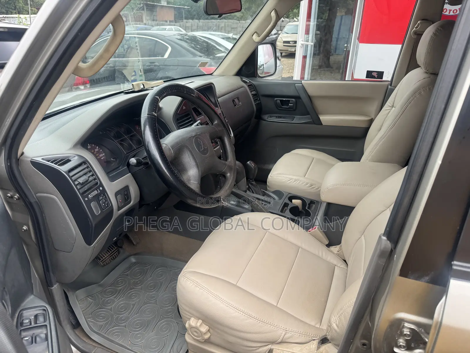 Mitsubishi Pajero 2001 Ivory