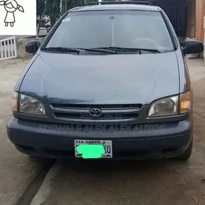 Toyota Sienna 2000 Green