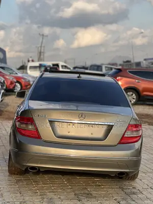Mercedes-Benz C300 2010 Gold