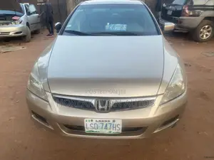 Honda Accord 2006 Gold
