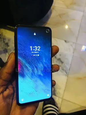 Samsung Galaxy S10e 128 GB Black