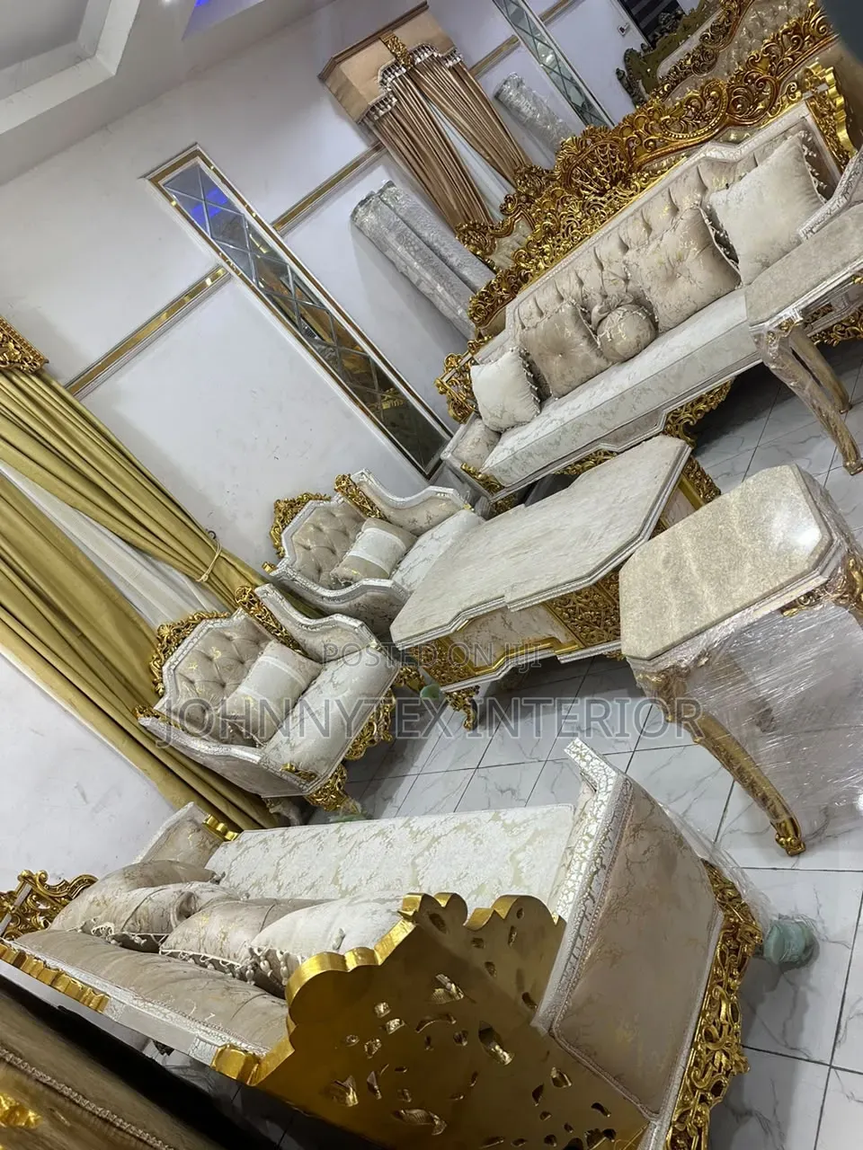 Parlor Royal Table