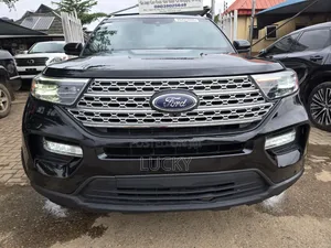 Ford Explorer Platinum 2021 Black