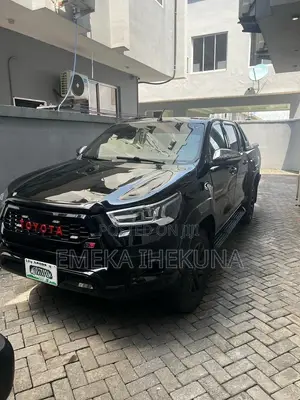 Toyota Hilux 2021 Black