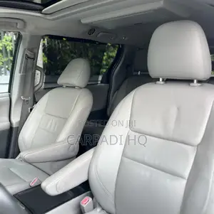 Toyota Sienna XLE Premium 7 Passenger (3.5L 6cyl 6A) 2016 White