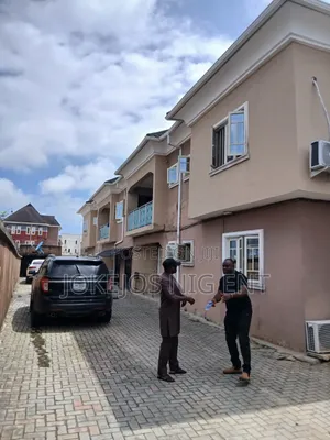 3bdrm Block of Flats in Peninsula Estate for sale