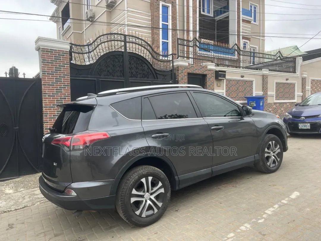 Toyota RAV4 2016 Gray