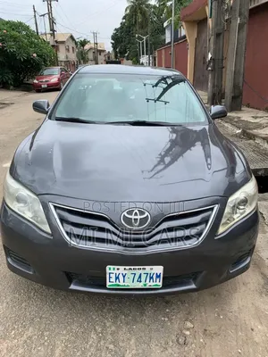 Toyota Camry LE 4dr Sedan (2.5L 4cyl 6AM) 2010 Gray