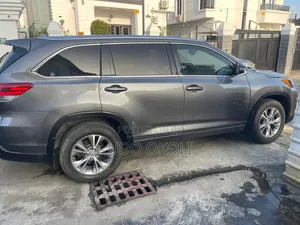 Toyota Highlander XLE 4dr SUV AWD (3.5L 6cyl 6A) 2015 Gray