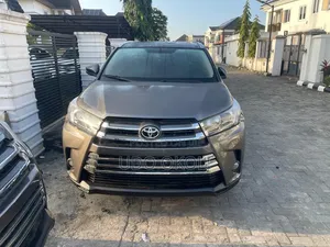 Toyota Highlander XLE 4dr SUV AWD (3.5L 6cyl 6A) 2015 Gray