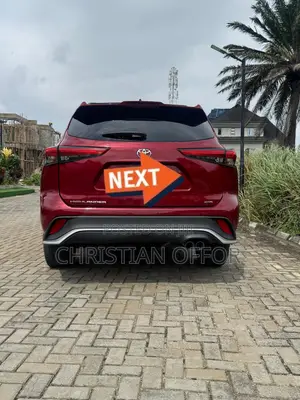 Toyota Highlander XSE 2022 Red