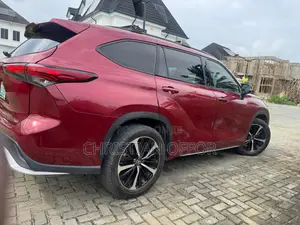 Toyota Highlander XSE 2022 Red