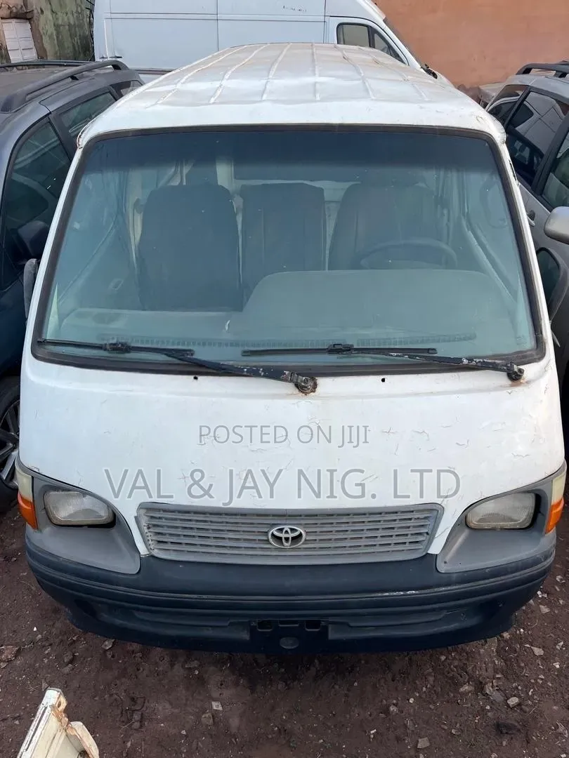 Toyota HiAce 1999 White