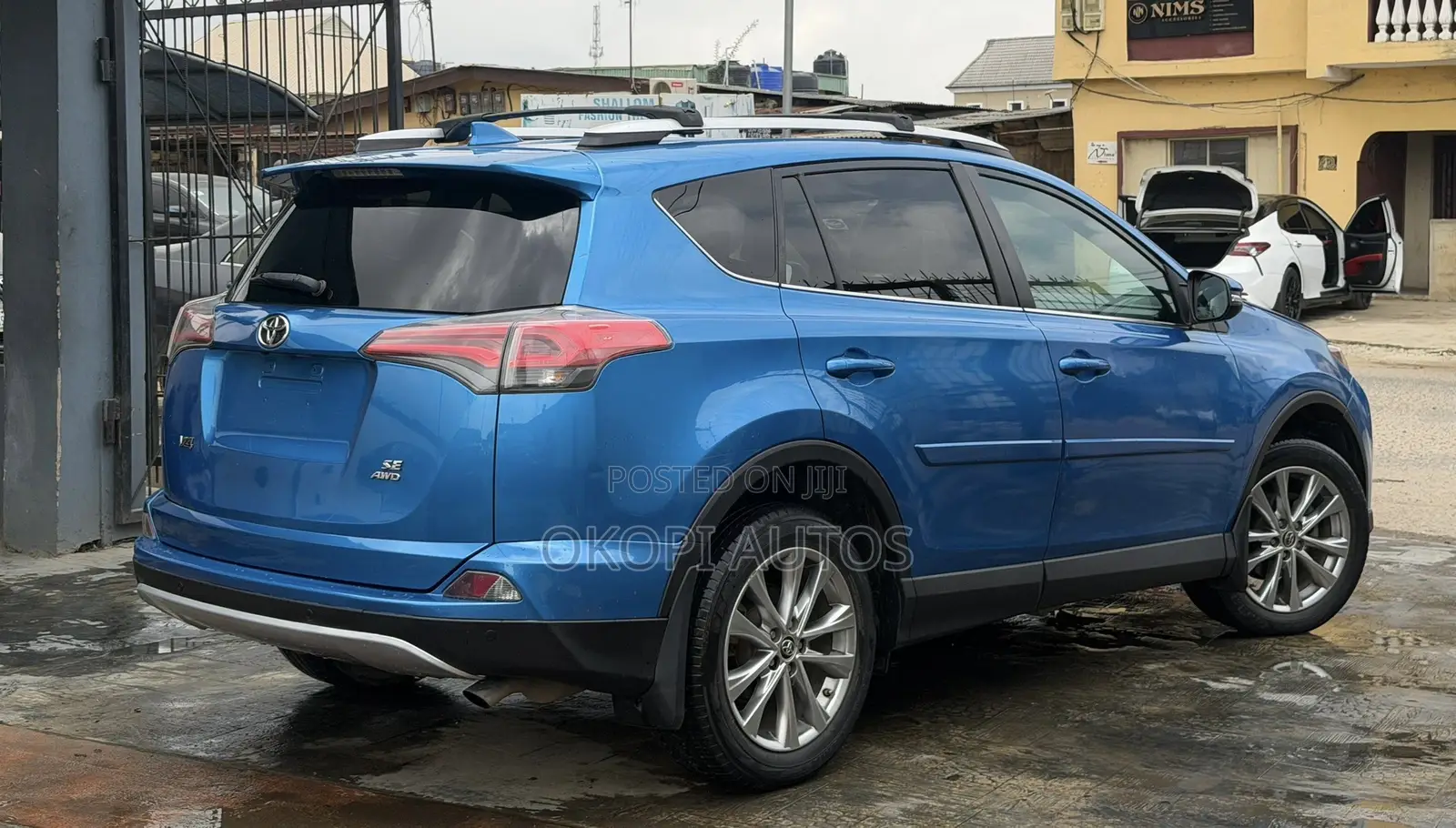 Toyota RAV4 2016 Blue