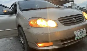 Toyota Corolla CE 2005 Gold