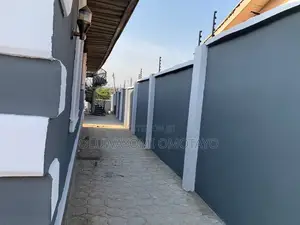 16bdrm Block of Flats in Anuoluwapo Mini, Akobo for sale