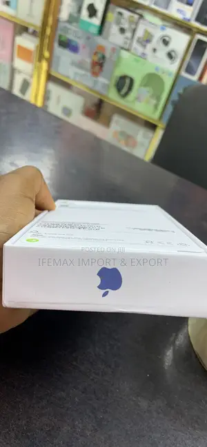 New Apple iPhone 16 128 GB Blue