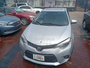 Toyota Corolla LE 4dr Sedan (1.8L 4cyl CVT) 2014 Silver