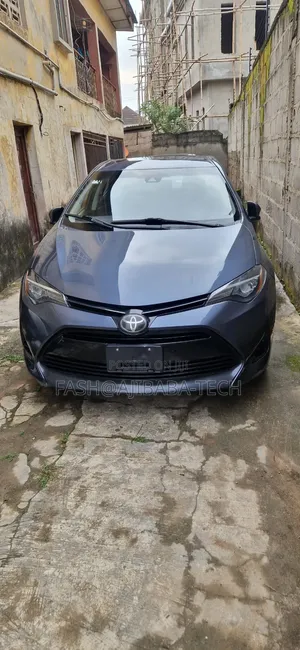 Toyota Corolla SE (1.8L 4cyl 6M) 2019 Beige
