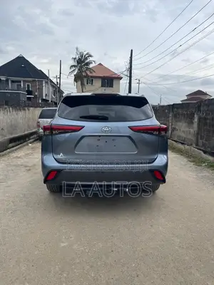 Toyota Highlander 2021 Blue