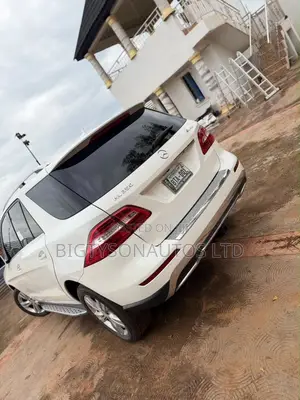 Mercedes-Benz M Class ML350 4MATIC 4dr SUV AWD (3.5L 6cyl 7A) 2014