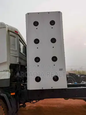 Brand New: 8 Cylinder Dongfeng CNG Tractor Unit