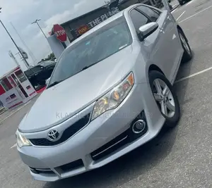 Toyota Camry SE 4dr Sedan (2.5L 4cyl 6A) 2013 Silver