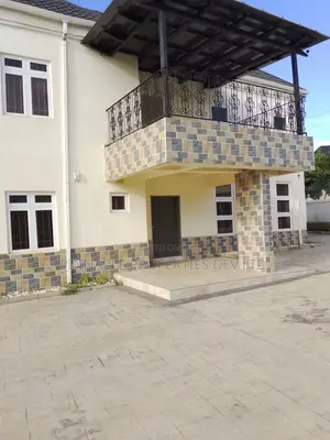 5bdrm Duplex in Admiralty Estate for sale