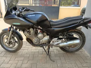 Yamaha 1999 Black