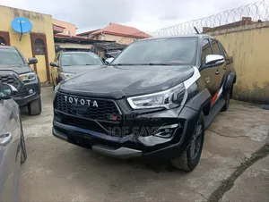 Toyota Hilux 2015 Black