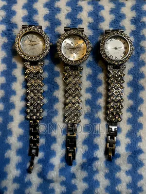 Bright Female Chain Wrist Watch