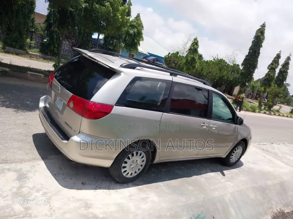 Toyota Sienna 2007 Silver