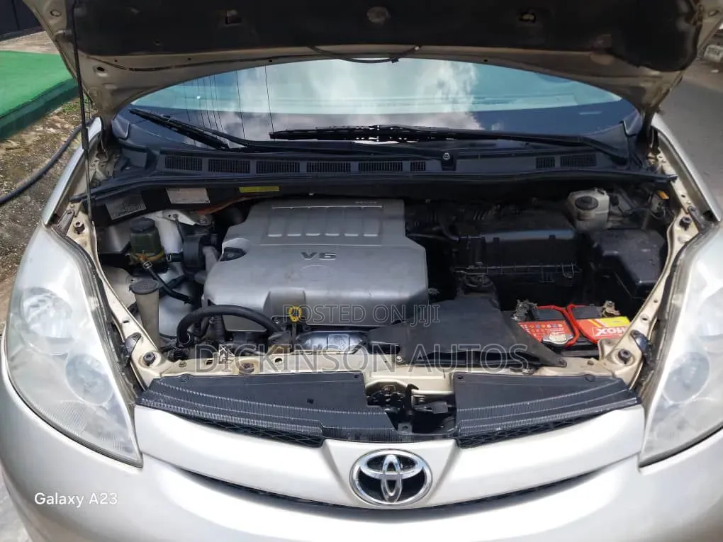 Toyota Sienna 2007 Silver