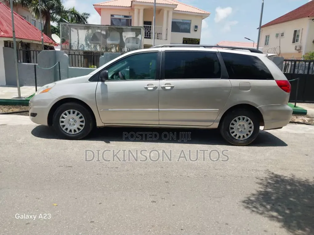 Toyota Sienna 2007 Silver