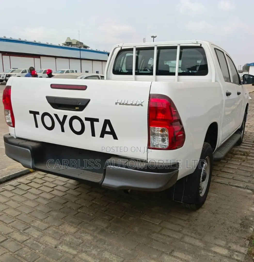 New Toyota Hilux 2025 White