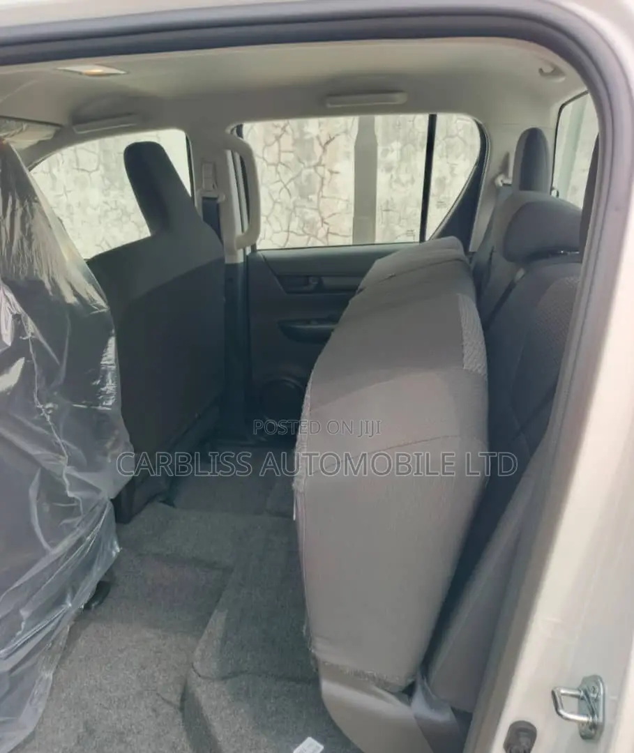 New Toyota Hilux 2025 White