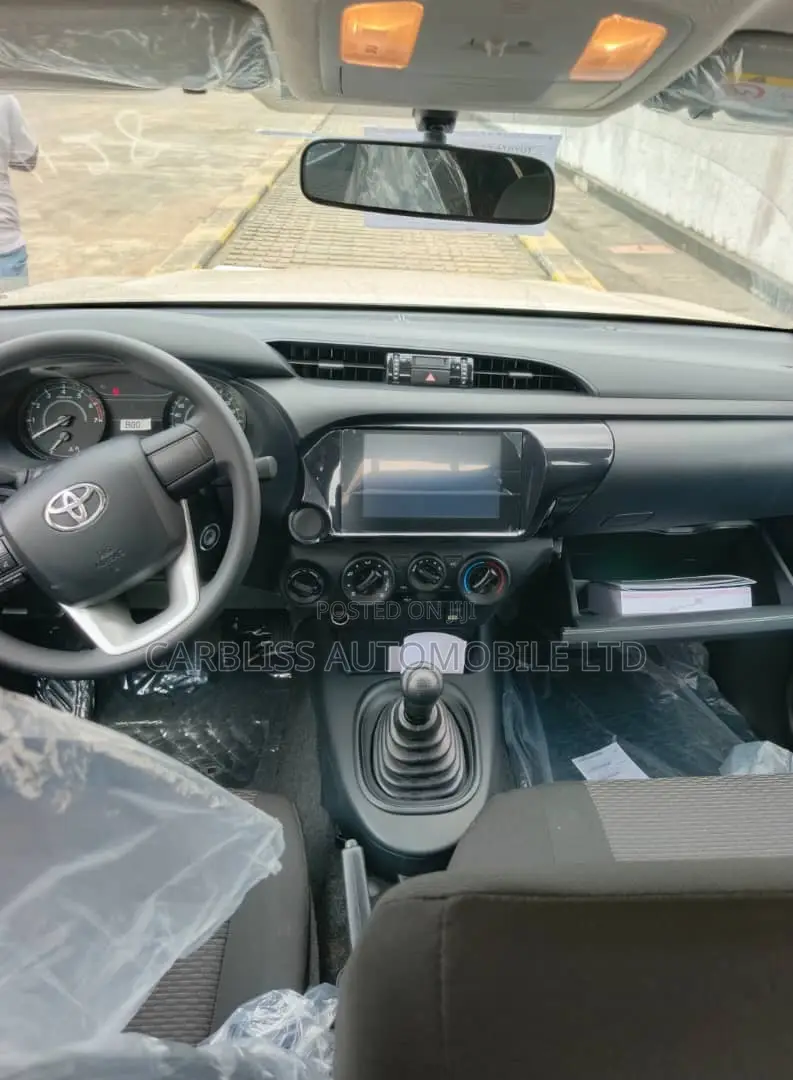 New Toyota Hilux 2025 White