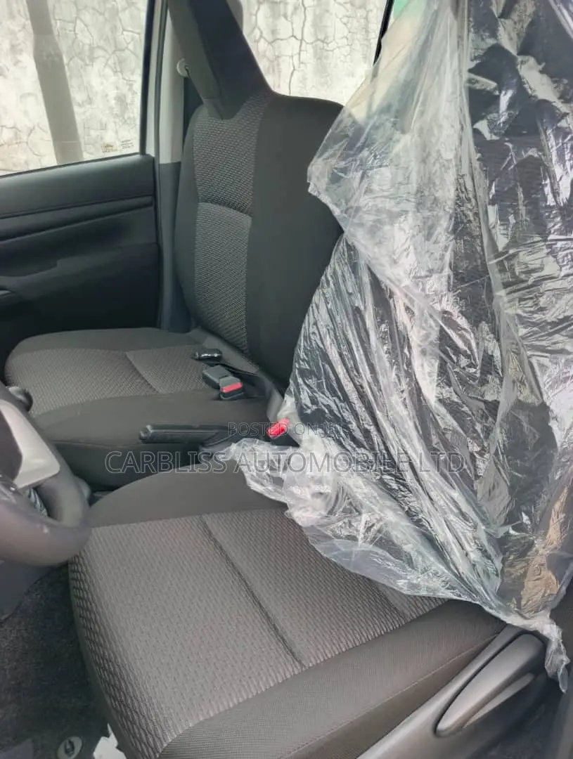 New Toyota Hilux 2025 White