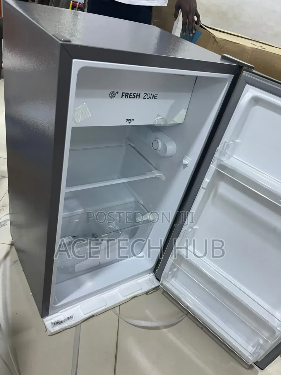 Hisense REF093DR – Compact Fridge for Every Space