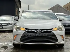Toyota Camry LE 4dr Sedan (2.5L 4cyl 6A) 2015 White