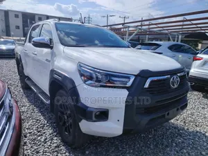 Toyota Hilux 2019 White